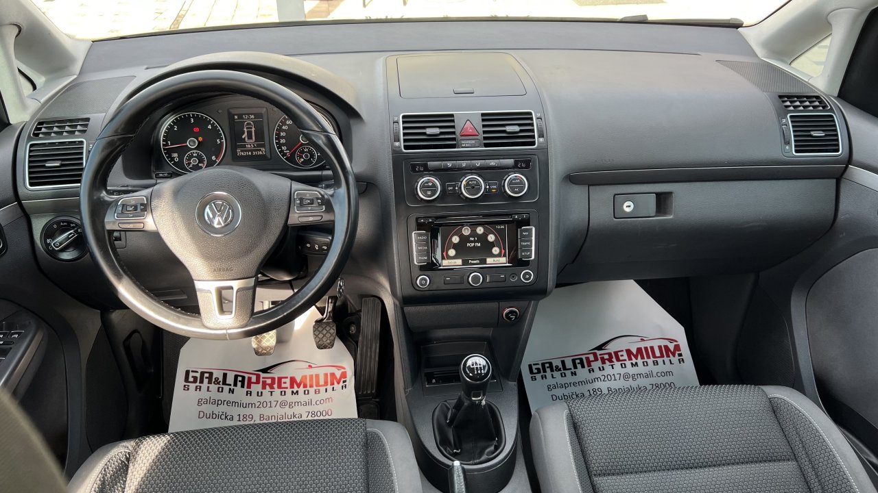 Automobil