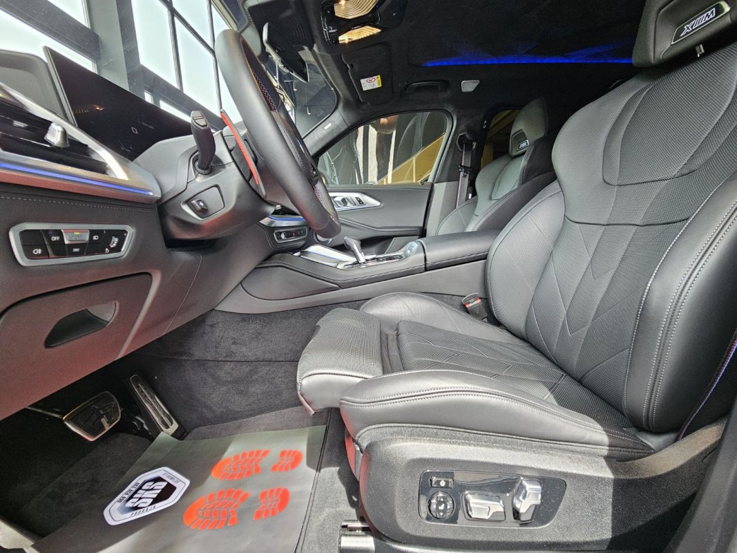 Automobil