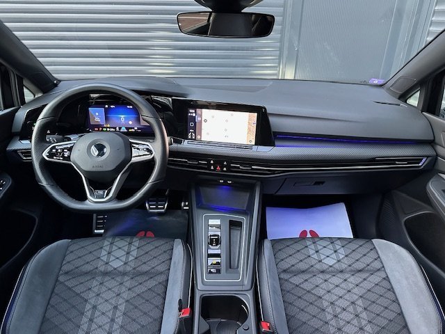 Automobil