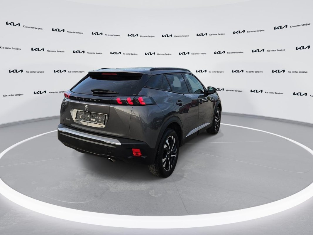 Automobil