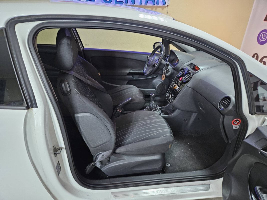 Automobil