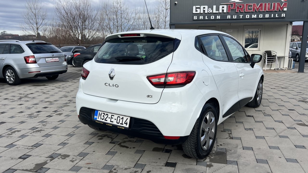 Automobil
