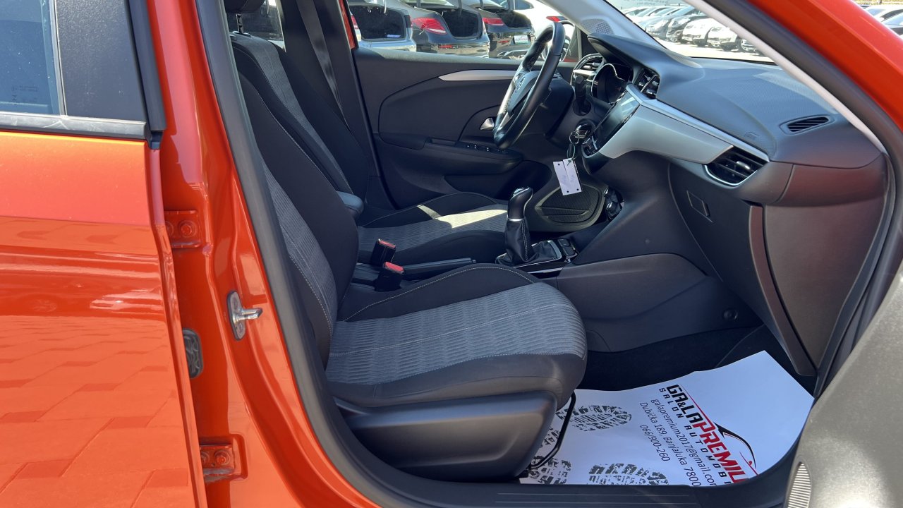 Automobil
