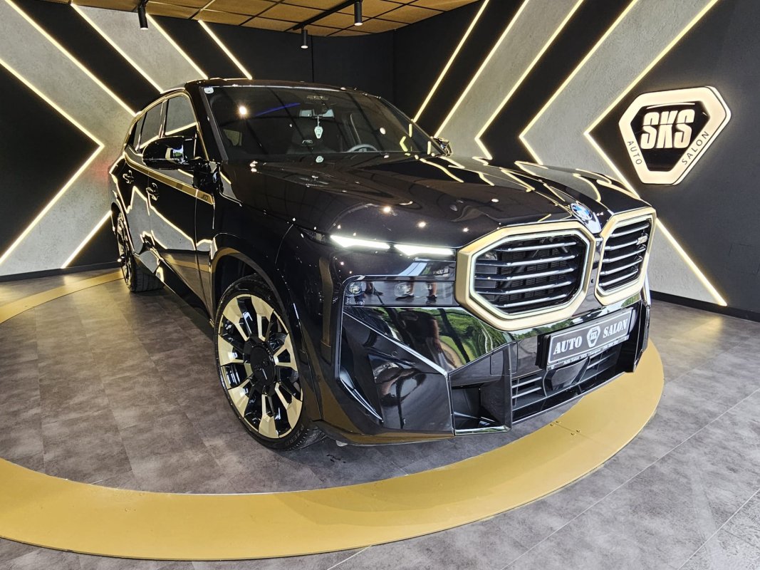 Automobil