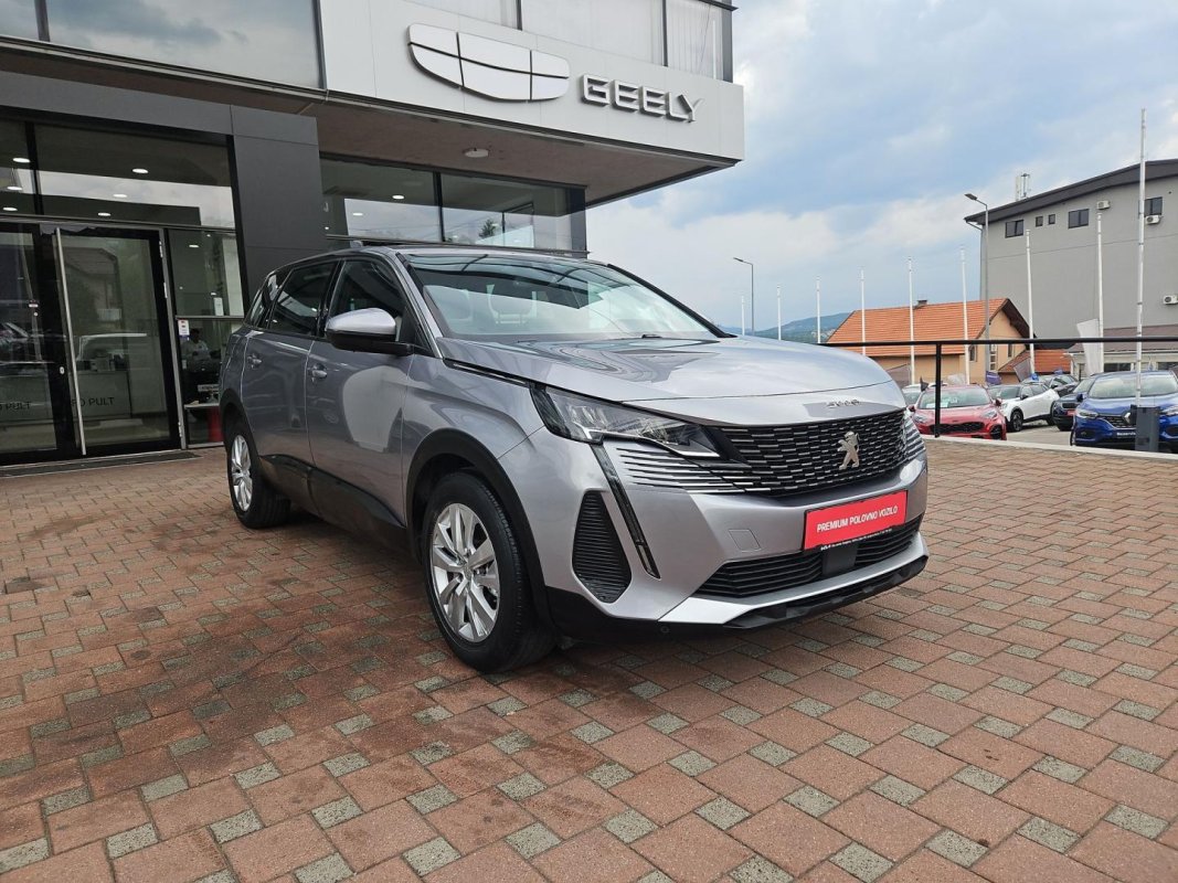 Automobil