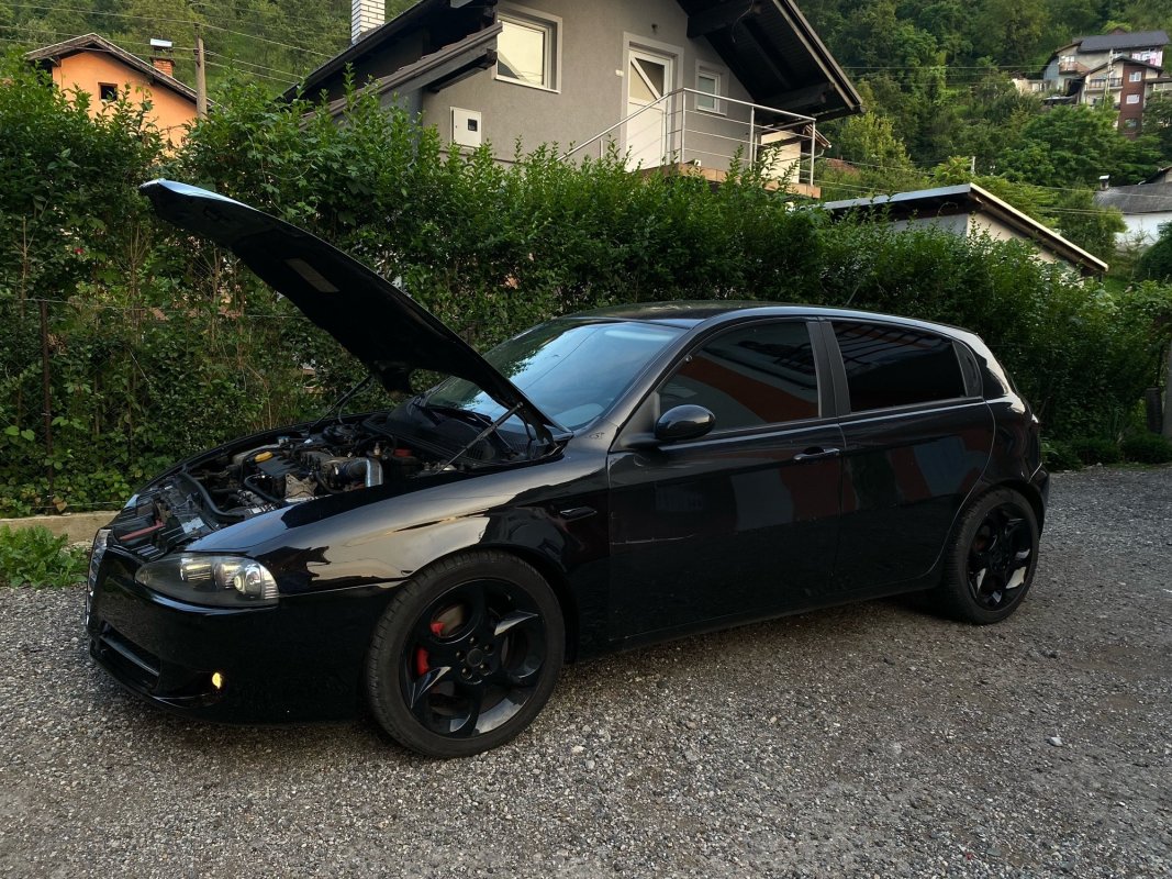 Automobil
