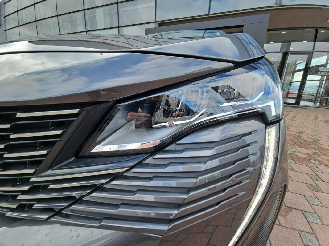 Automobil
