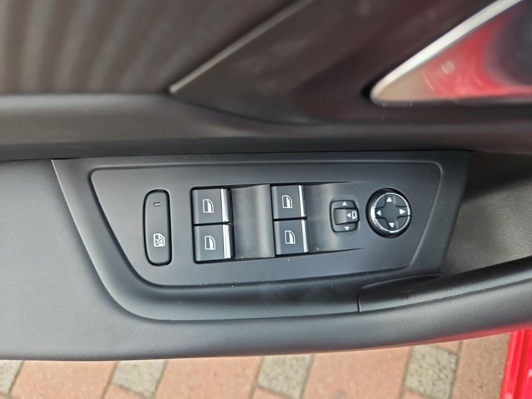 Automobil