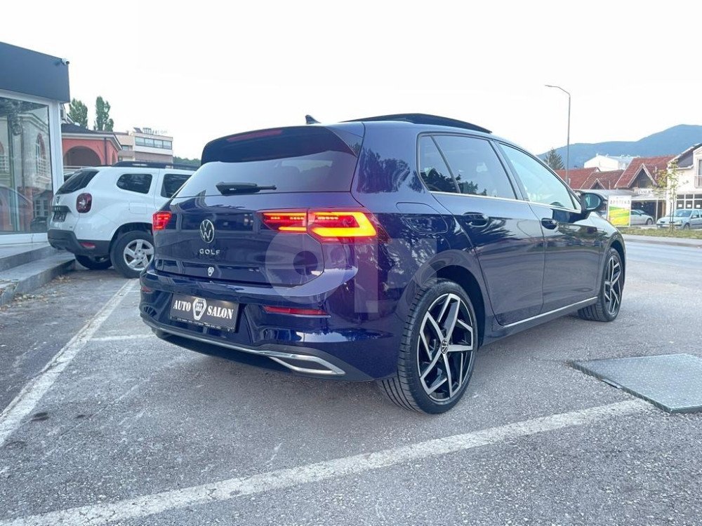 Automobil
