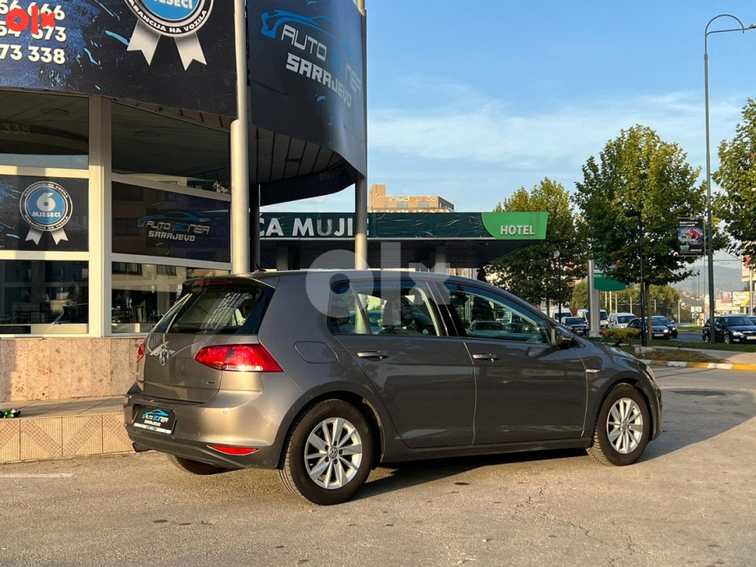 Automobil