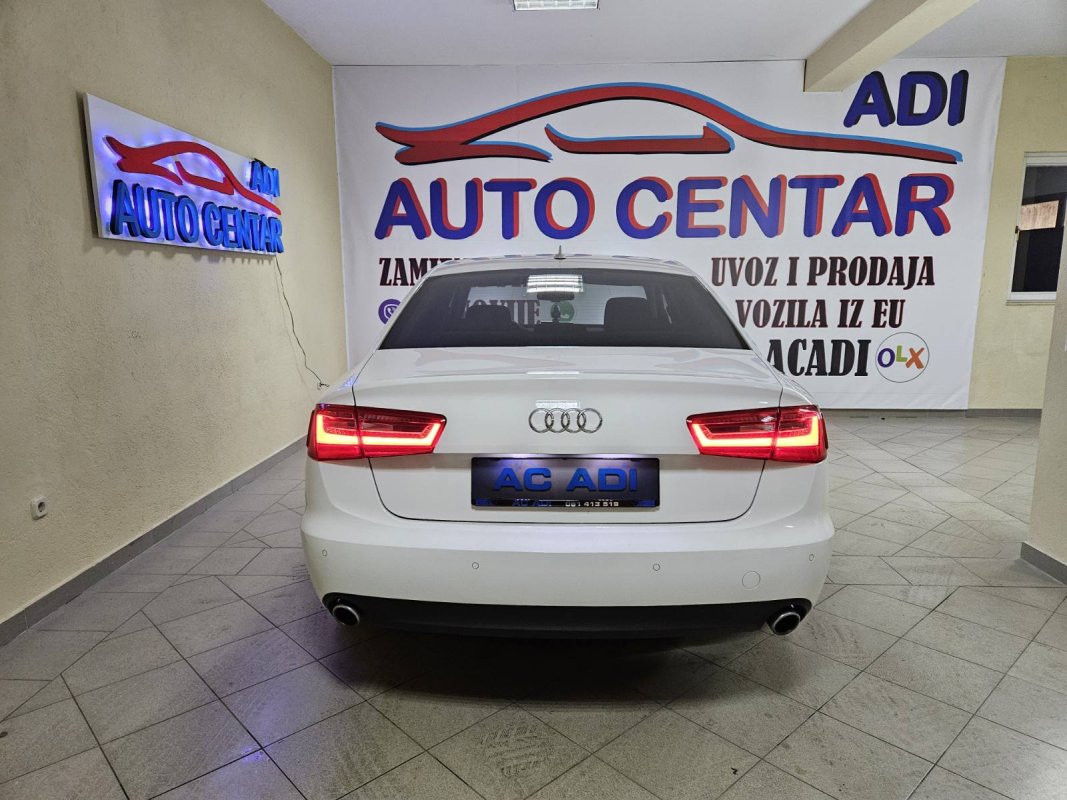 Automobil