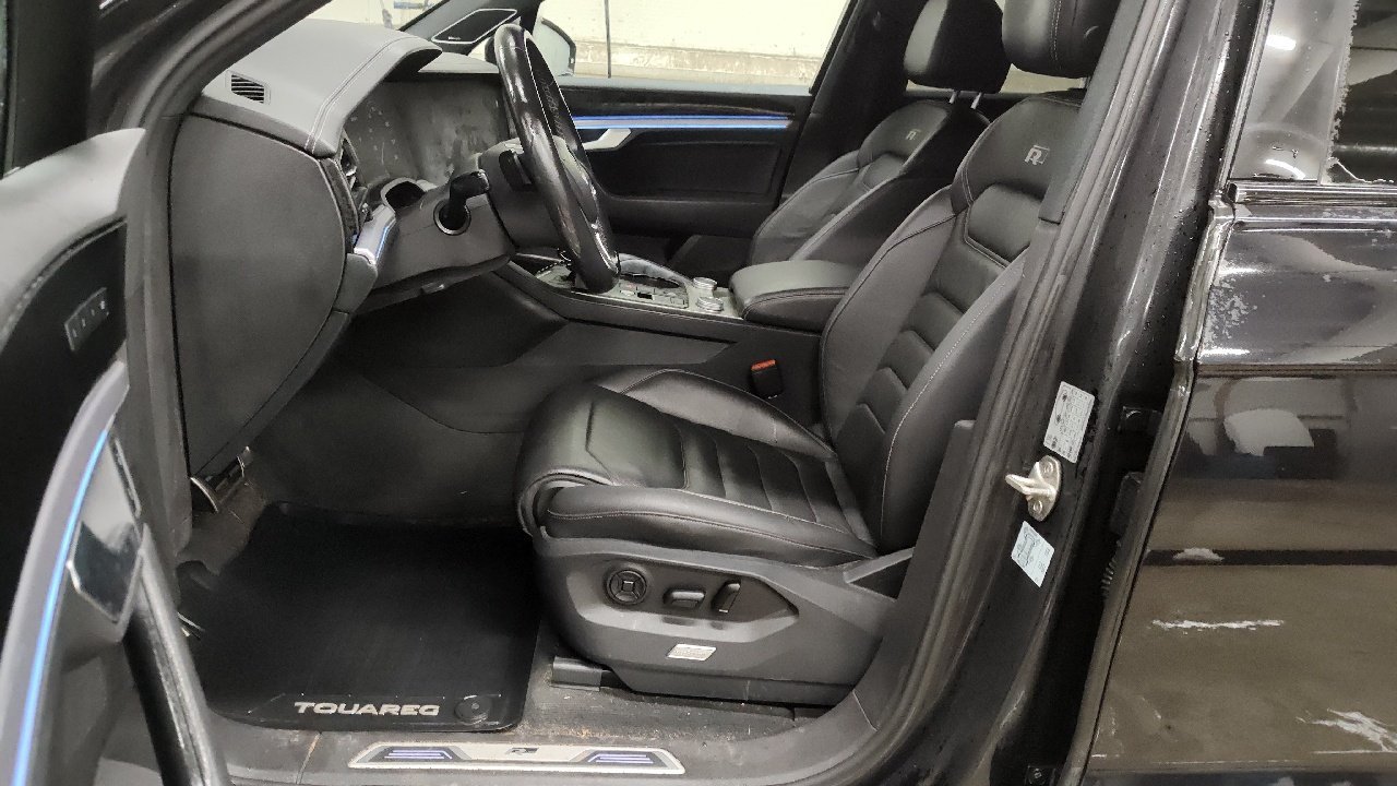 Automobil