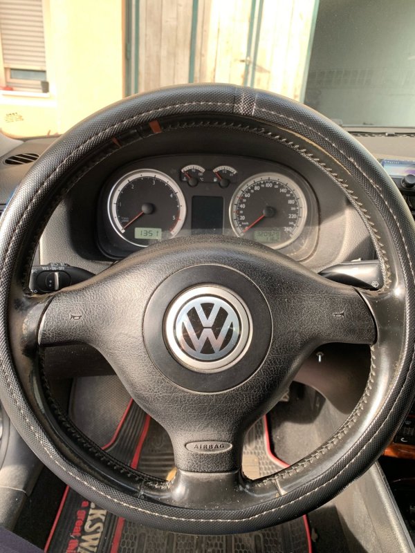 Automobil