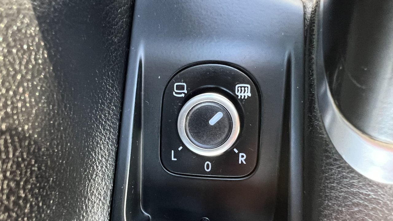Automobil