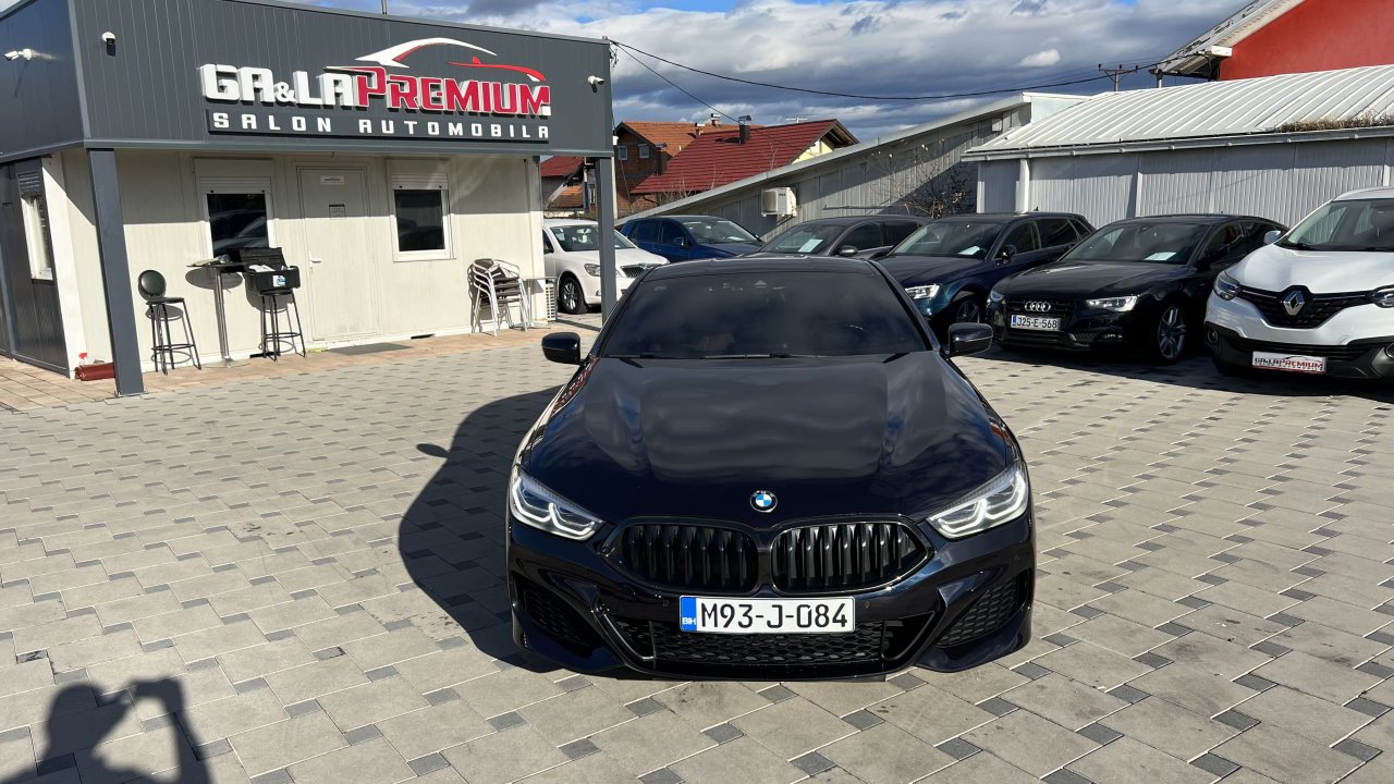 Automobil