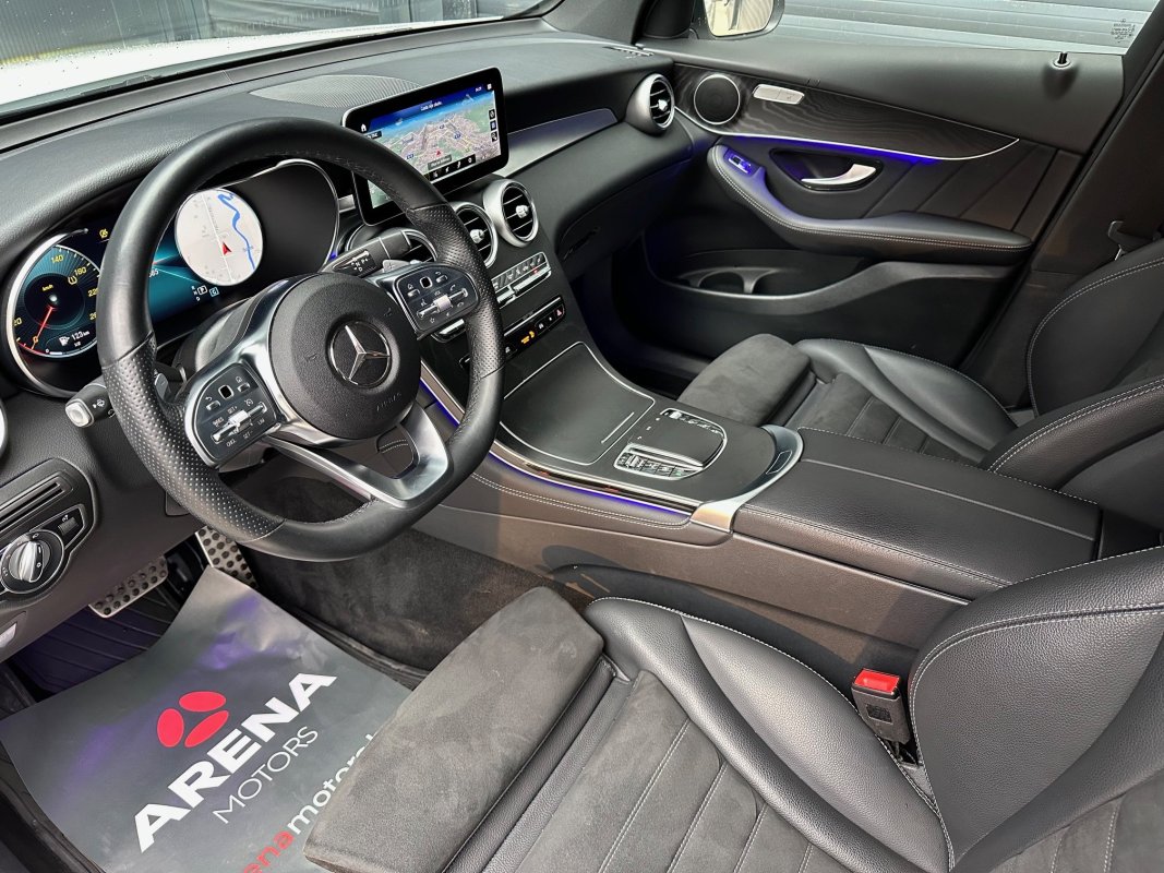 Automobil