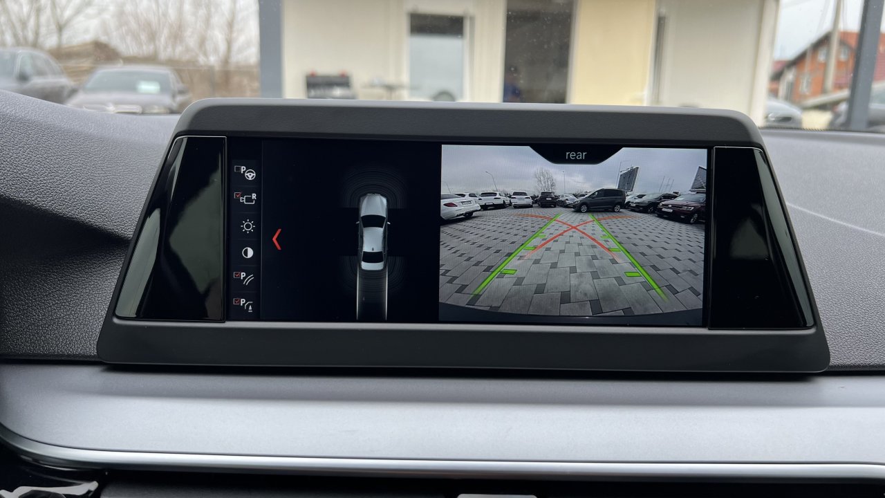 Automobil