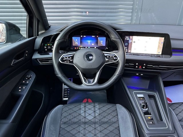 Automobil