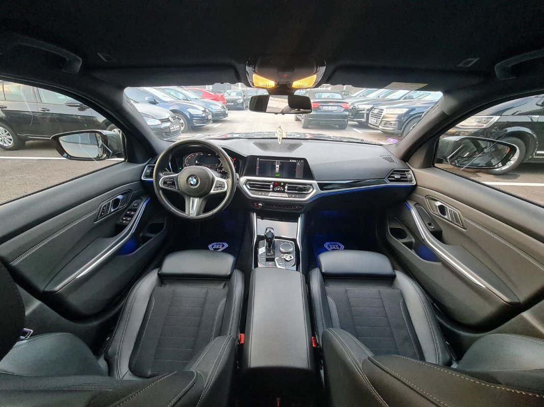 Automobil