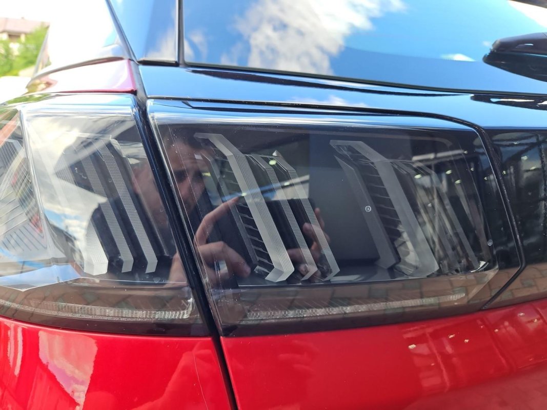 Automobil