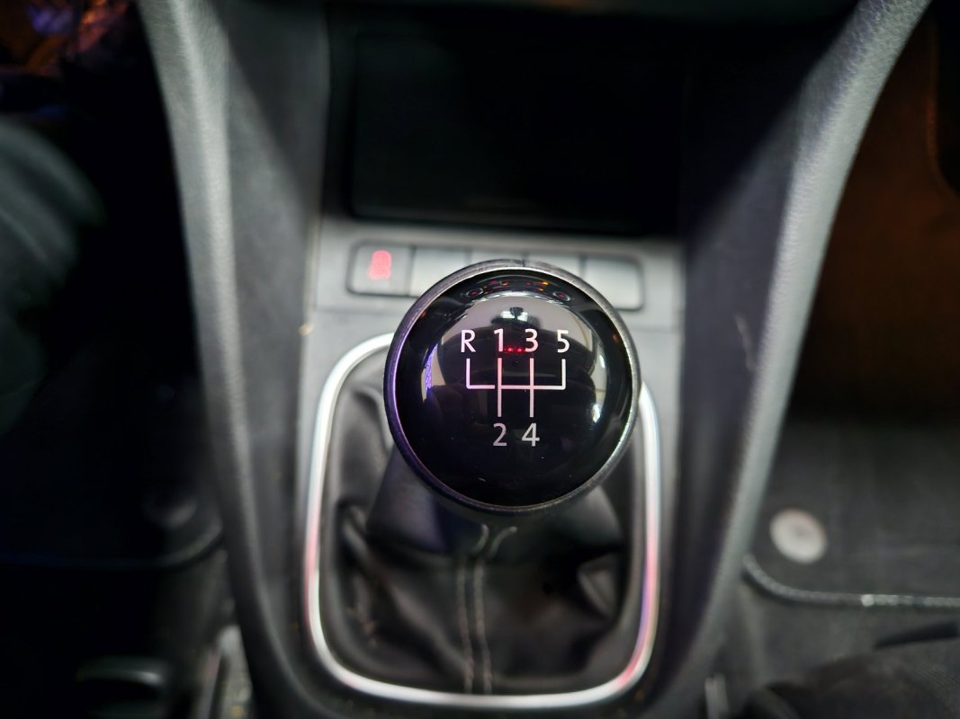 Automobil