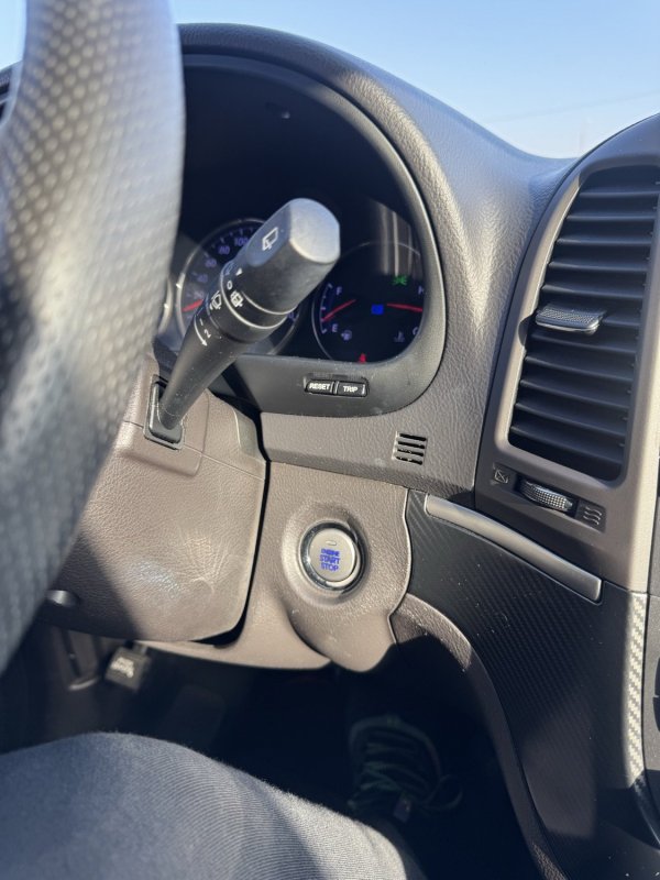 Automobil