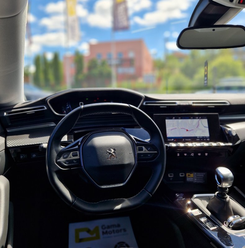 Automobil