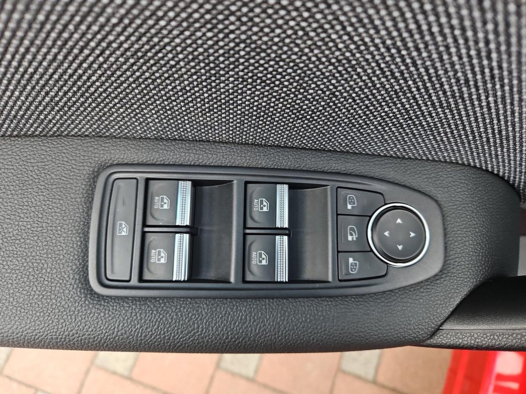 Automobil