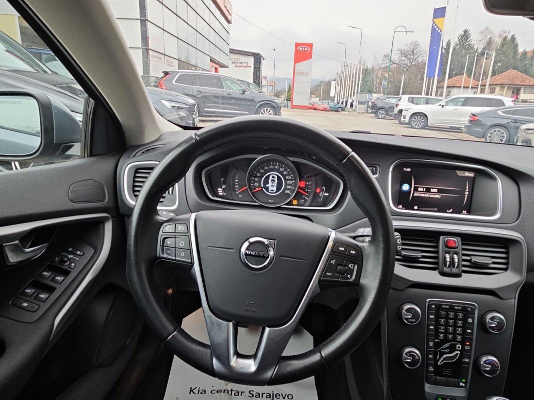 Automobil