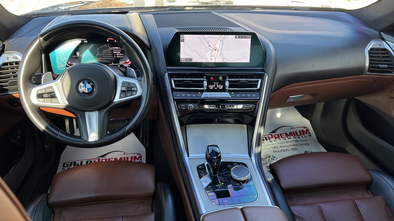 Automobil