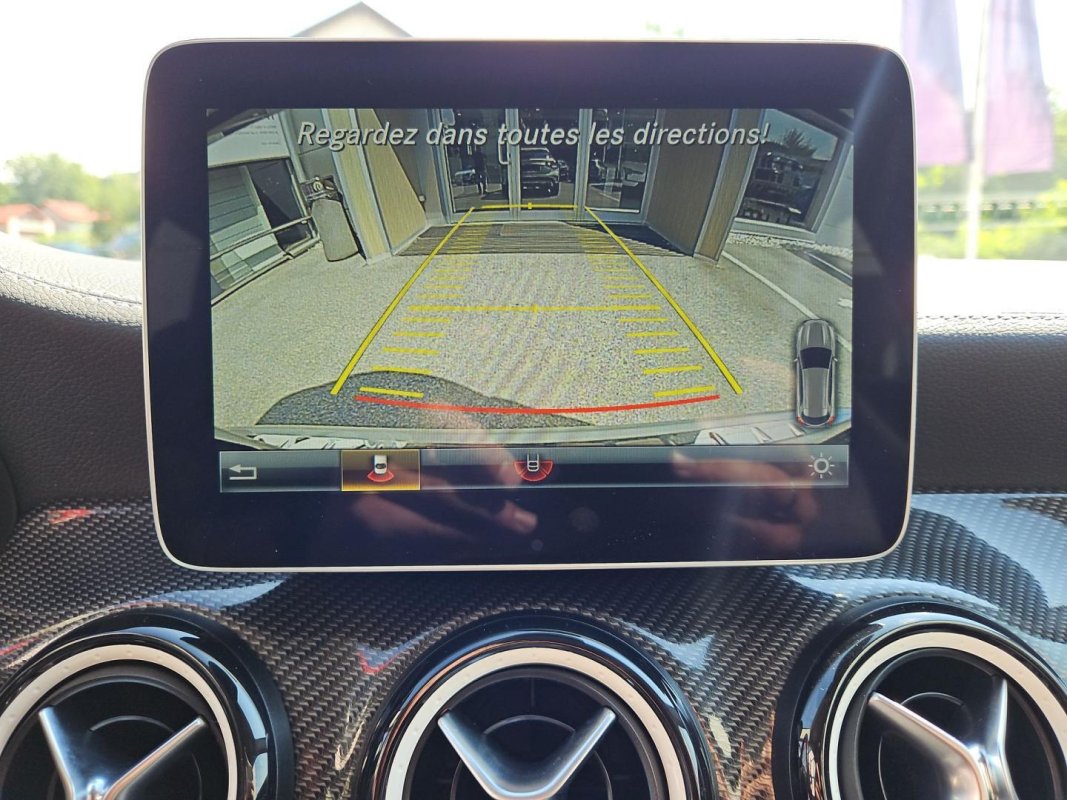 Automobil