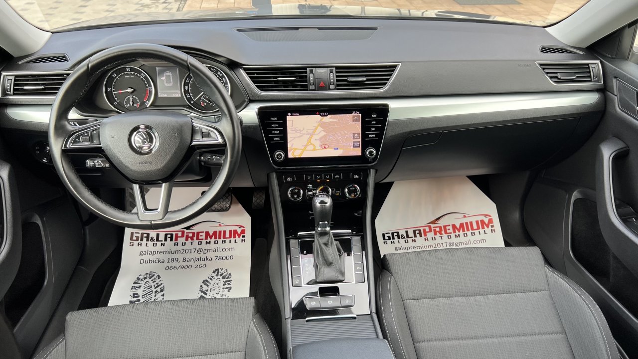 Automobil