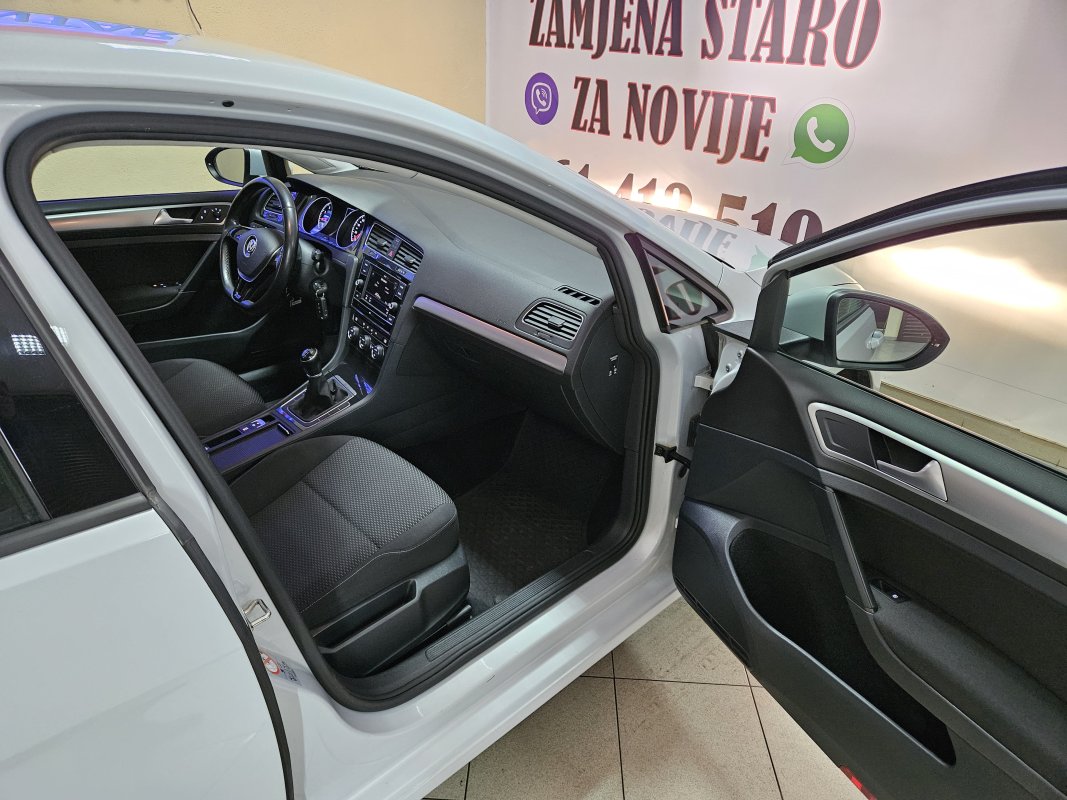 Automobil