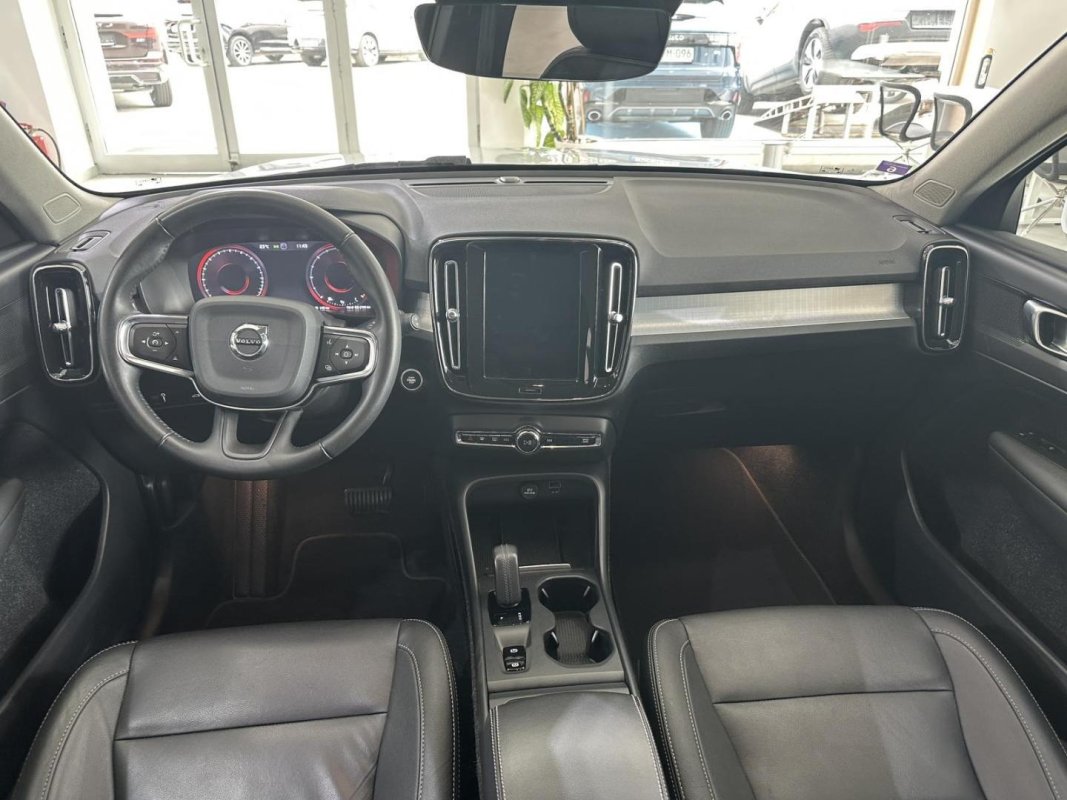 Automobil