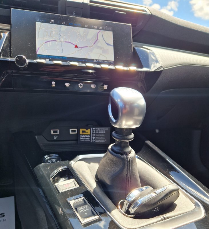 Automobil