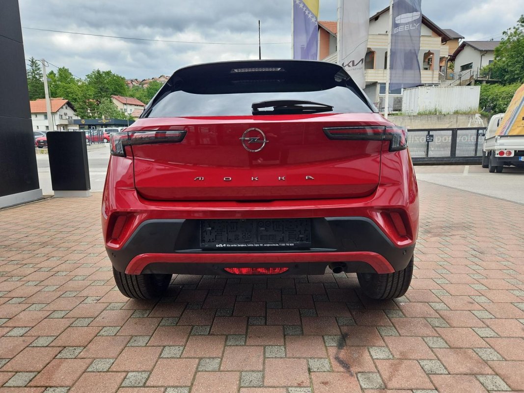Automobil