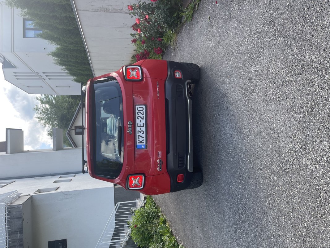 Automobil
