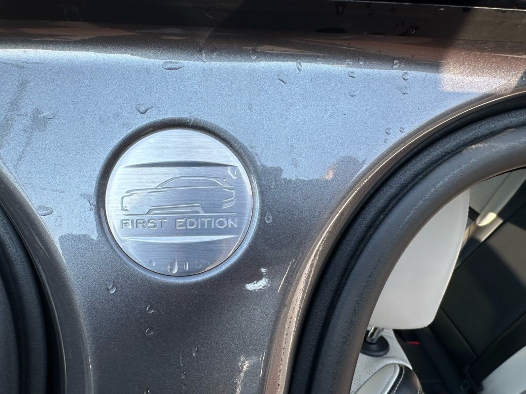Automobil