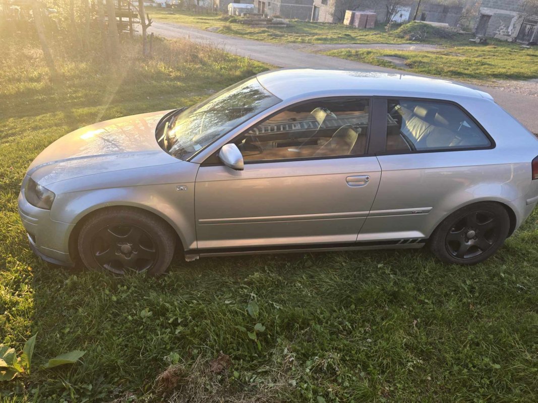 Automobil