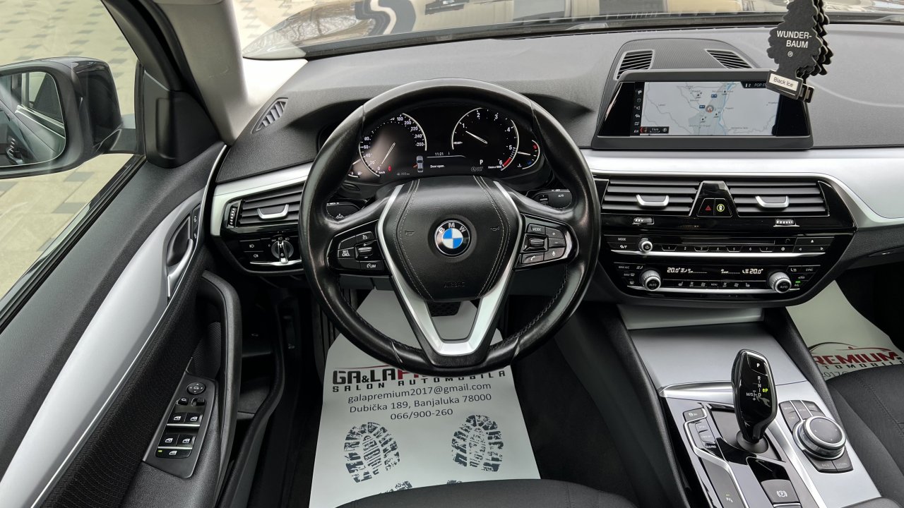 Automobil