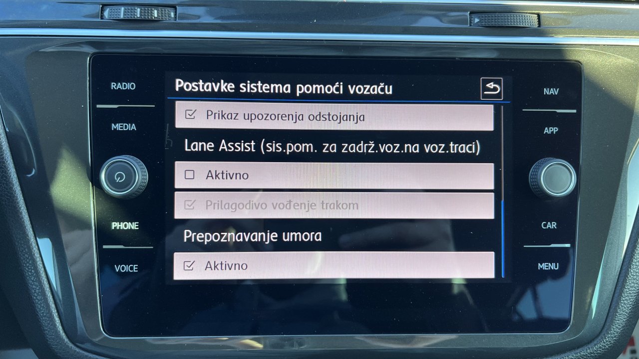 Automobil