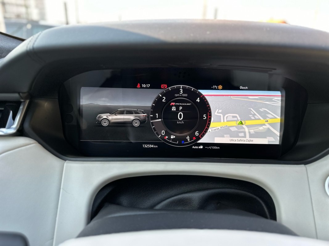 Automobil