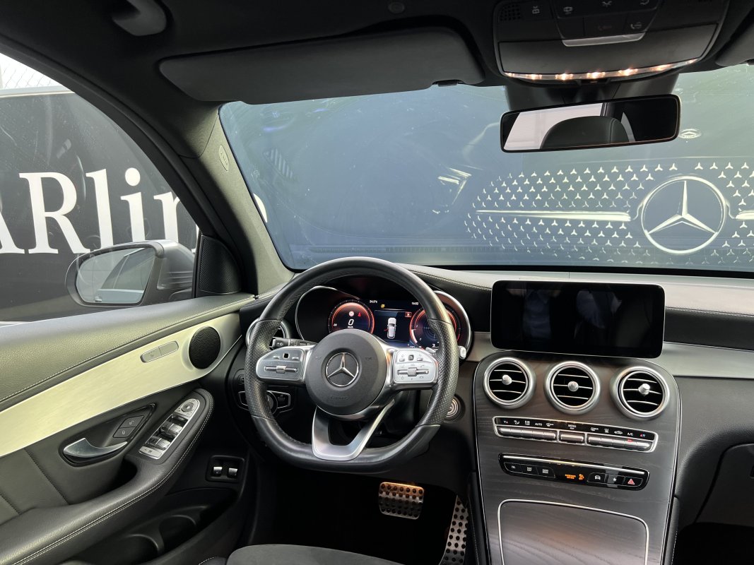 Automobil