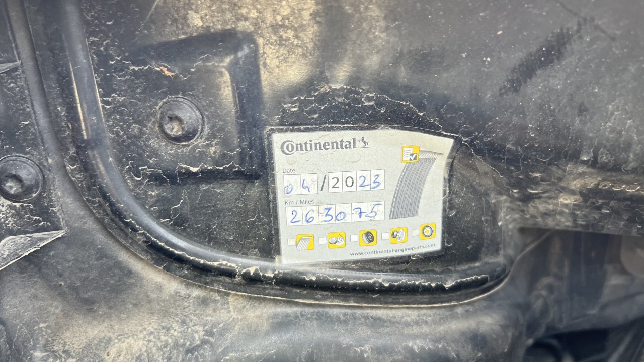 Automobil