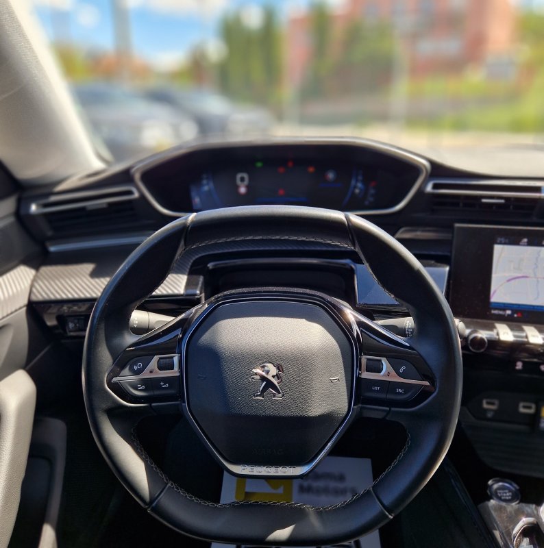 Automobil