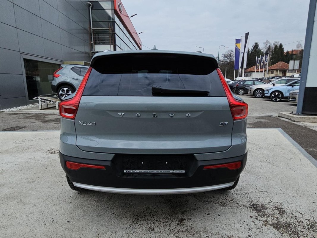 Automobil