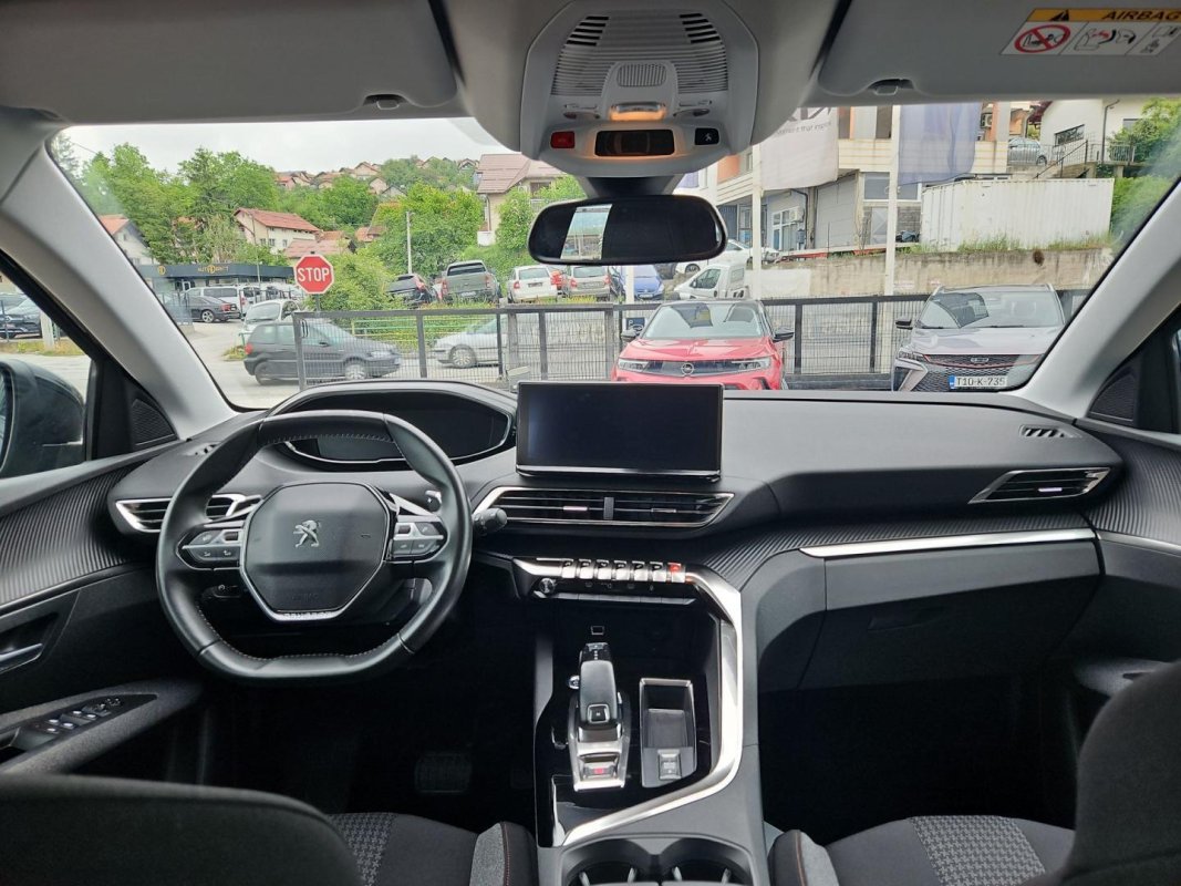 Automobil