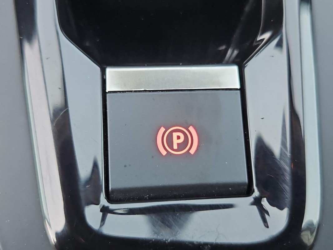 Automobil