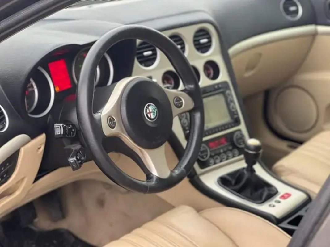 Automobil
