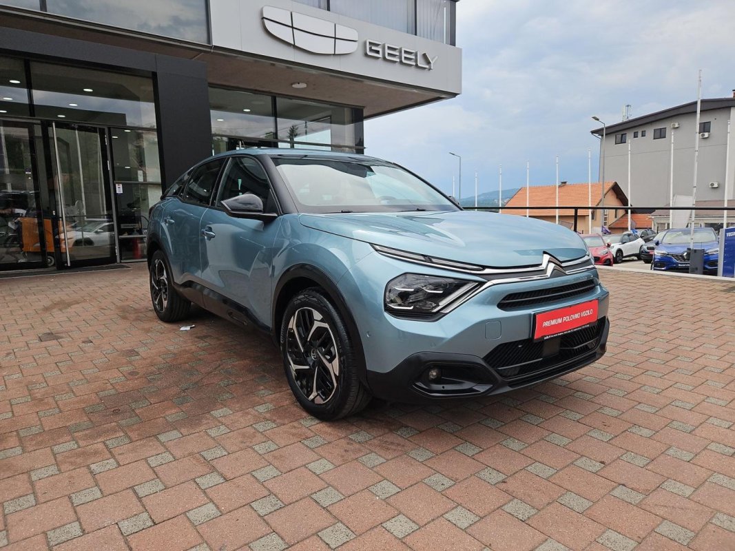 Automobil